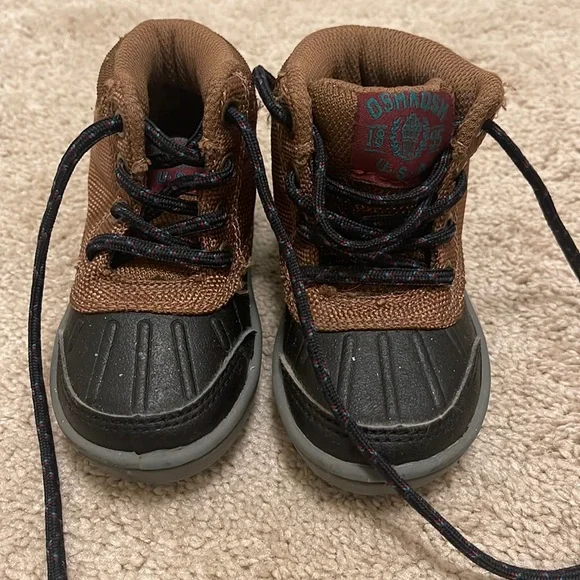 OshKosh b’gosh boots - Picture 1 of 5